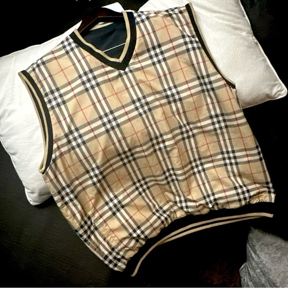 Authentic 2X or 3X Men’s Burberry reversible Golf Vest.